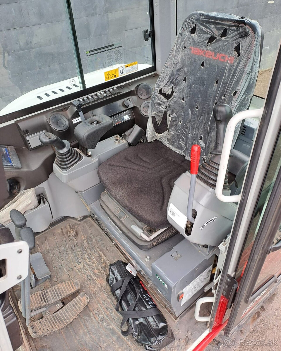 TAKEUCHI TB240 - DIESEL - 4