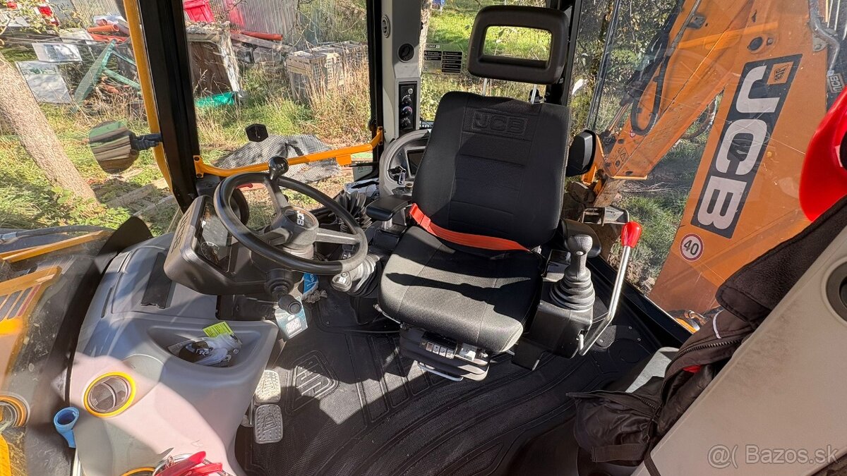 Rýpadlo nakladač JCB 4CX - 4