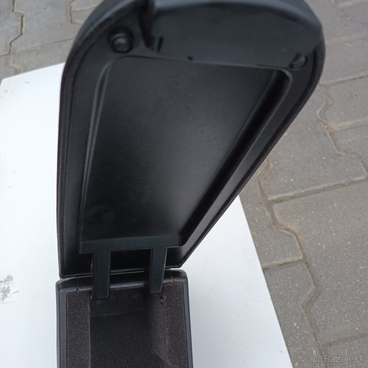 Predám kožennu laktovu opierku original VW - 4