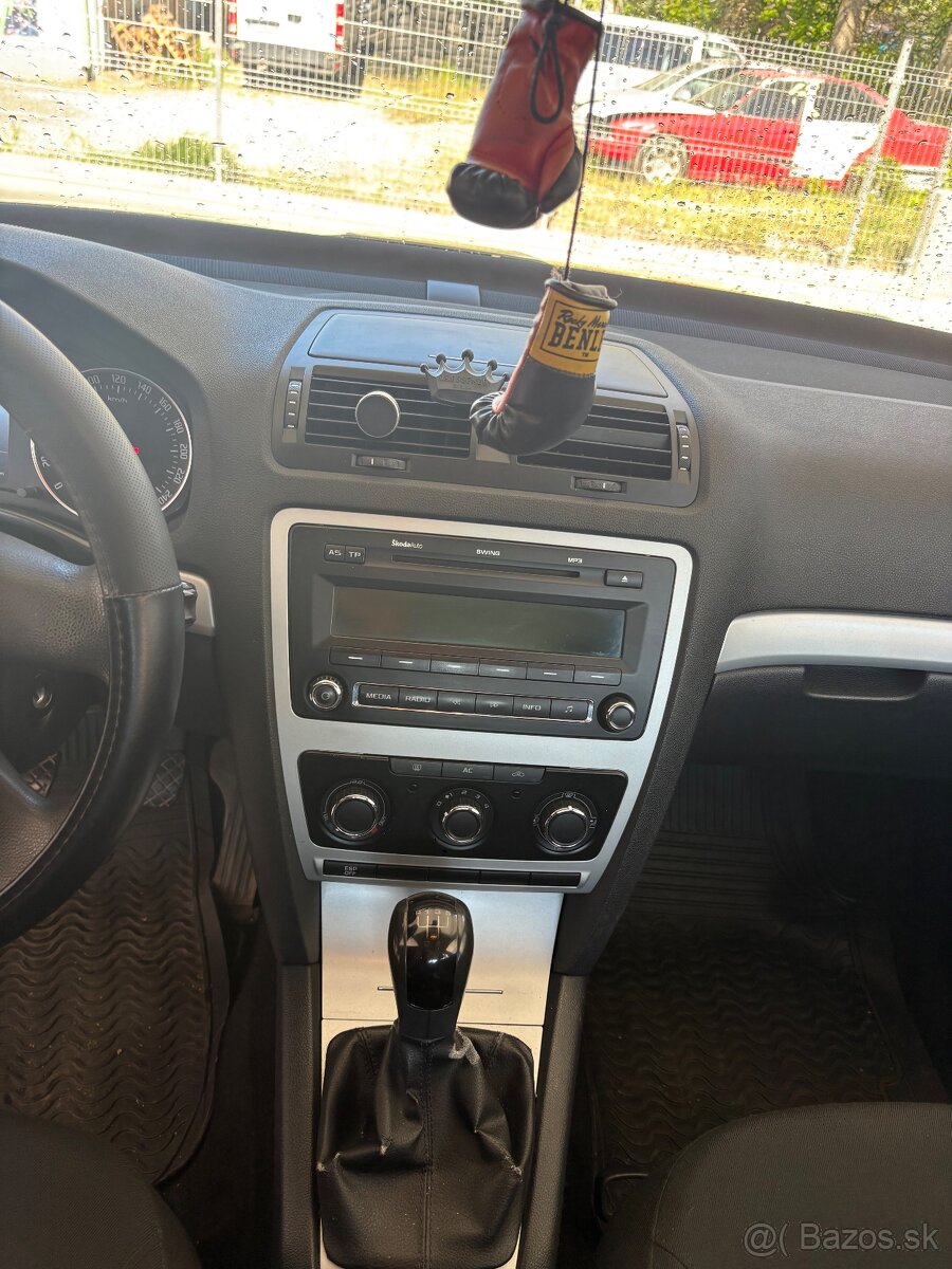 Predám škoda Octavia 2 facelift 1,6mpi - 4
