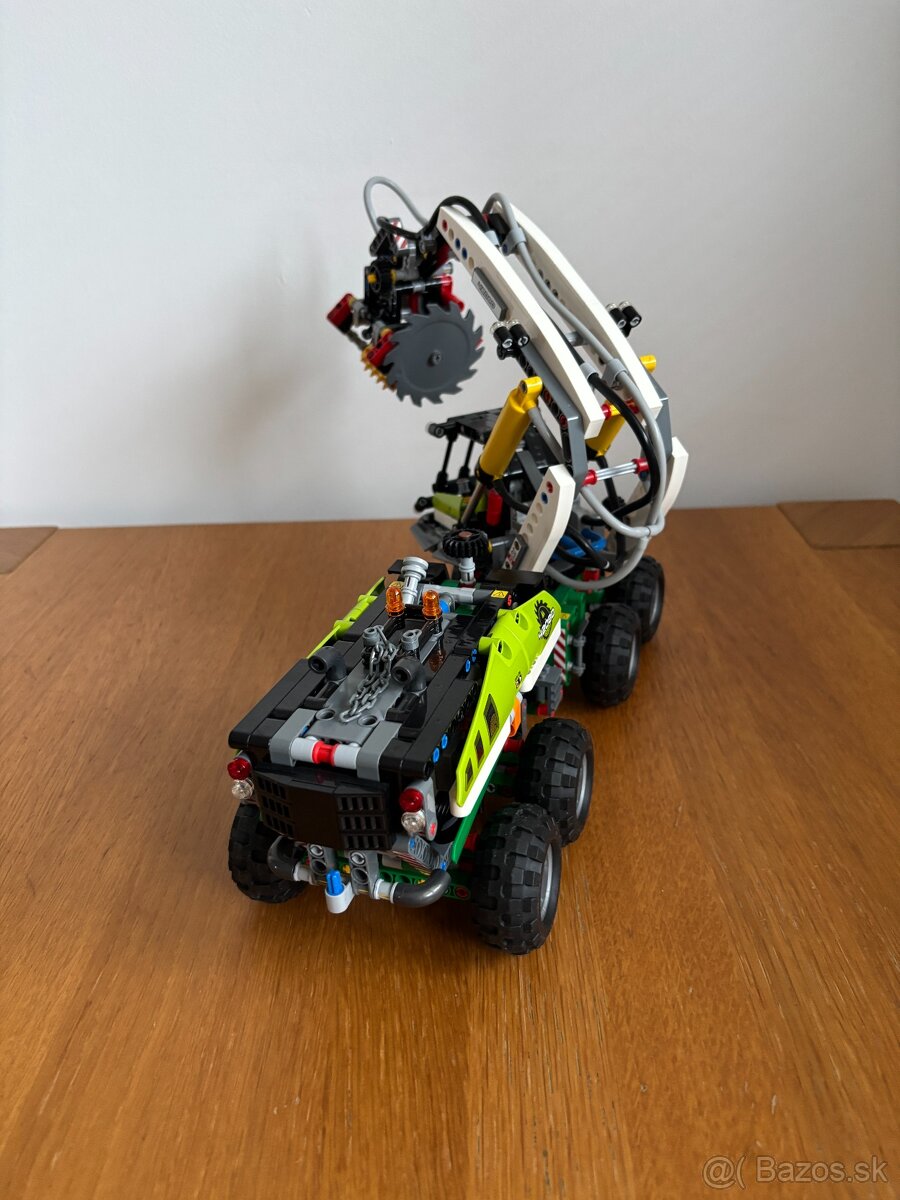 LEGO Technic 42080 - Forest machine (Lesný stroj) - 4