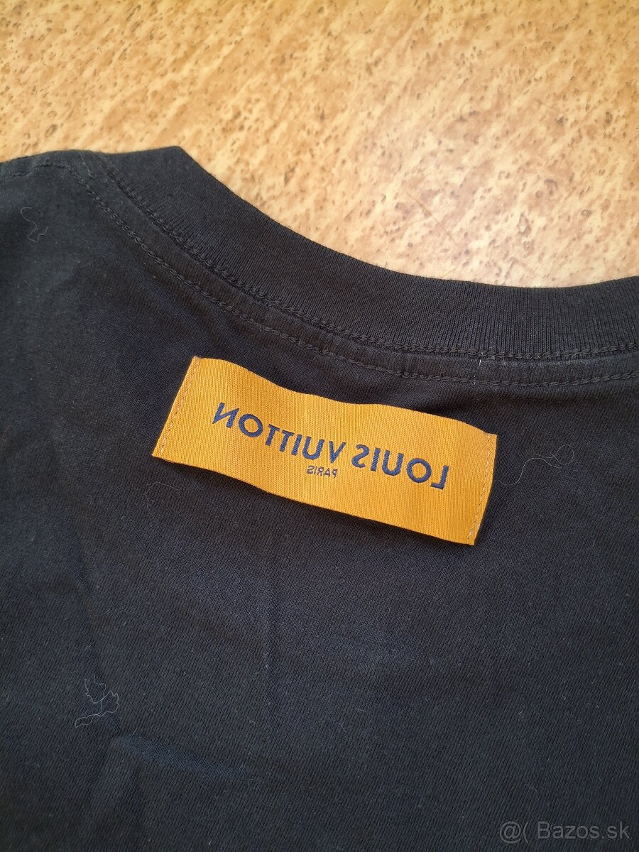 Louis Vuitton Black T-Shirt 🖤✨
- 4