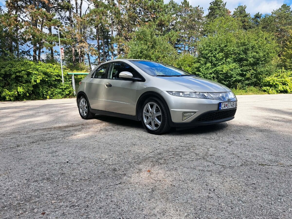 Predám hondu civic 1.8 benzin 103kw - 4