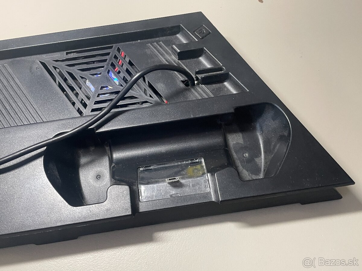 Chladiaca stanica s nabíjaním ovládačov pre PS4 Pro - 4