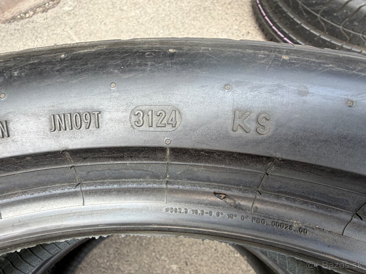 325/35 r22 Pirelli letné pneumatiky - 4