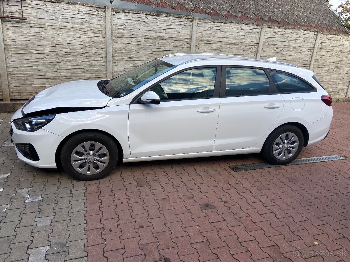 HYUNDAI I30 CW rok 2022 - 4