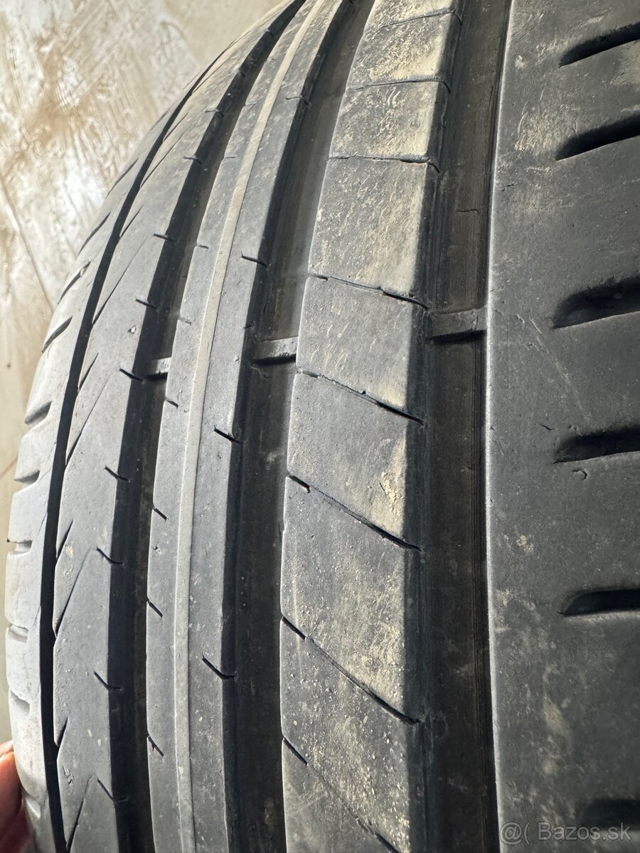 245/40R18 - 4