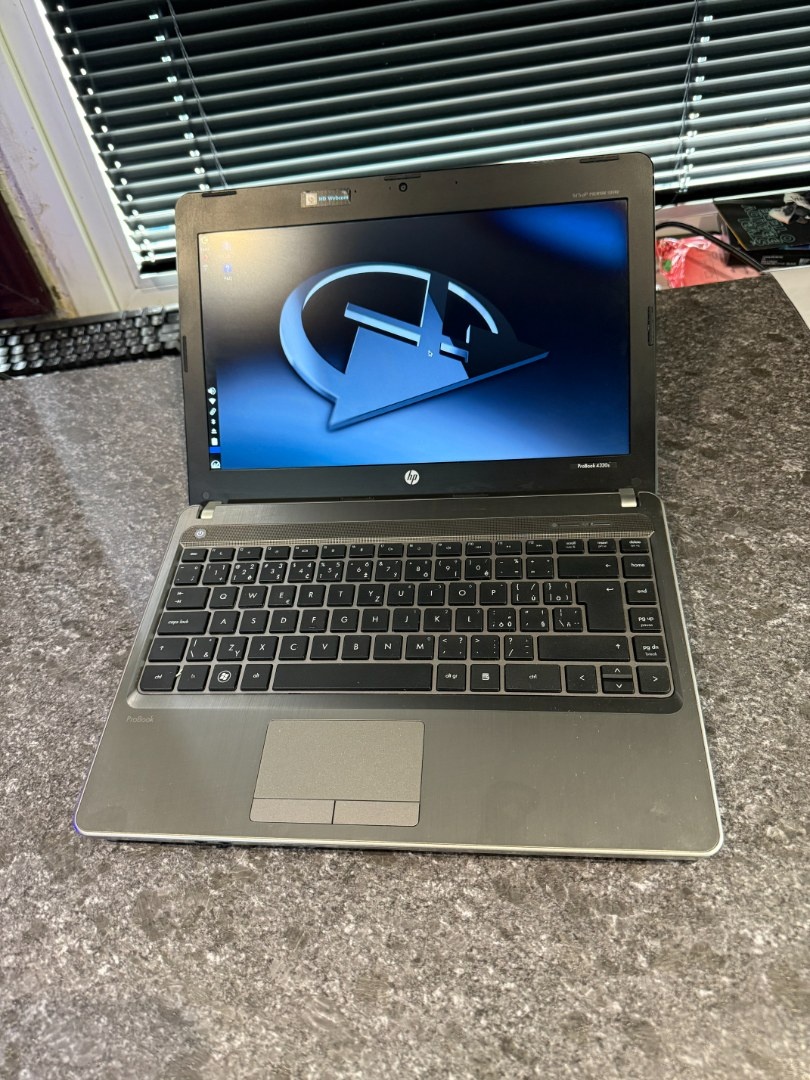 Notebook HP i3-2330M / 8 GB RAM / 250 GB SSD / LINUX MX - 4