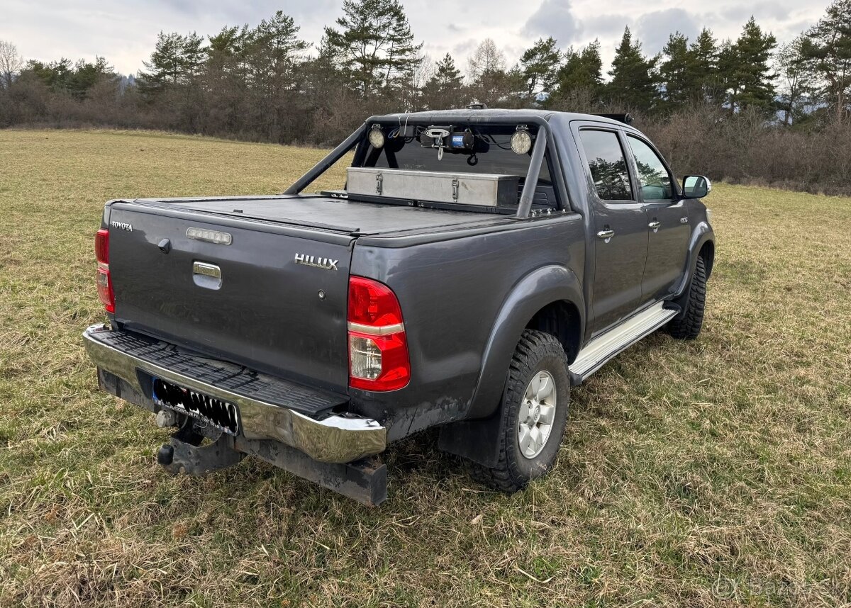 TOYOTA HILUX - 4