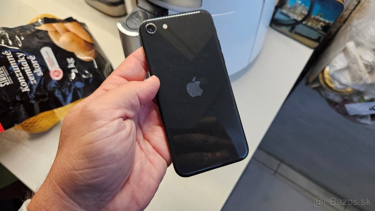 Apple iPhone SE 2020 - 4