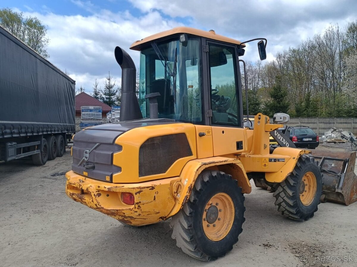 Nakladač Volvo L35G - 4