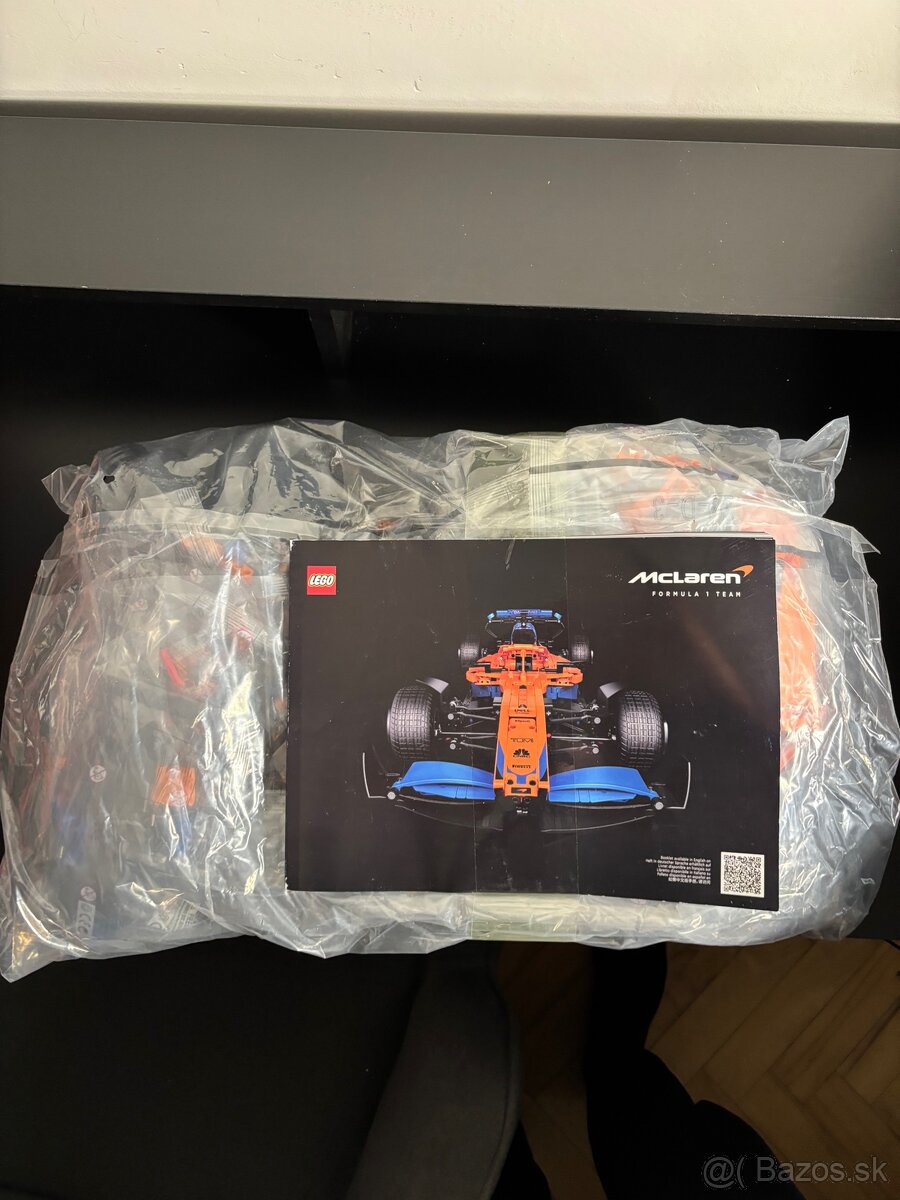 LEGO Technic McLaren Formula 1 Team (42141) - 4