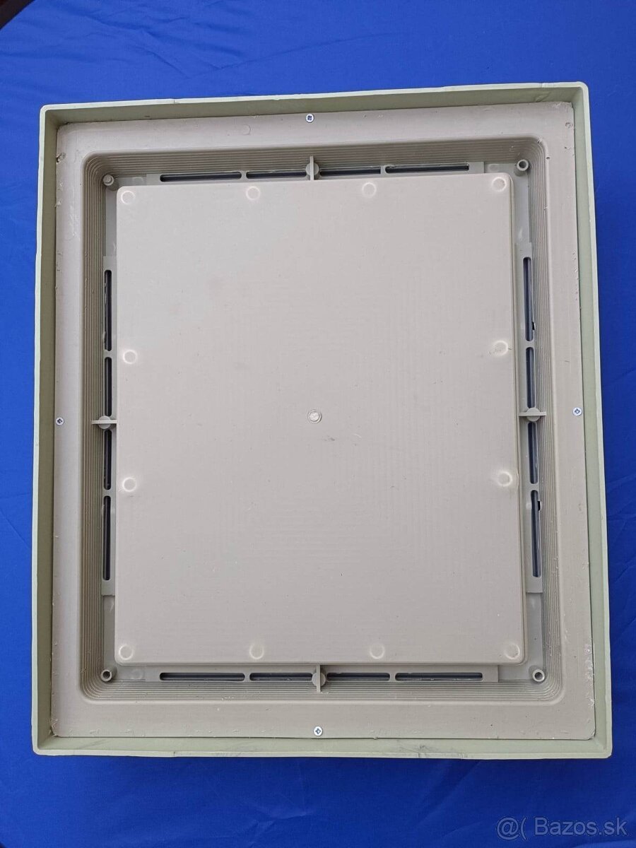 predám plast.striešku na úľ so štvorstranným krmítkom - 4