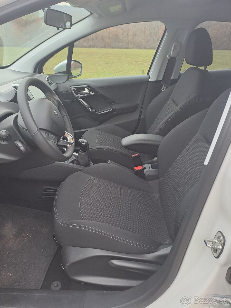 Peugeot 208 - 4