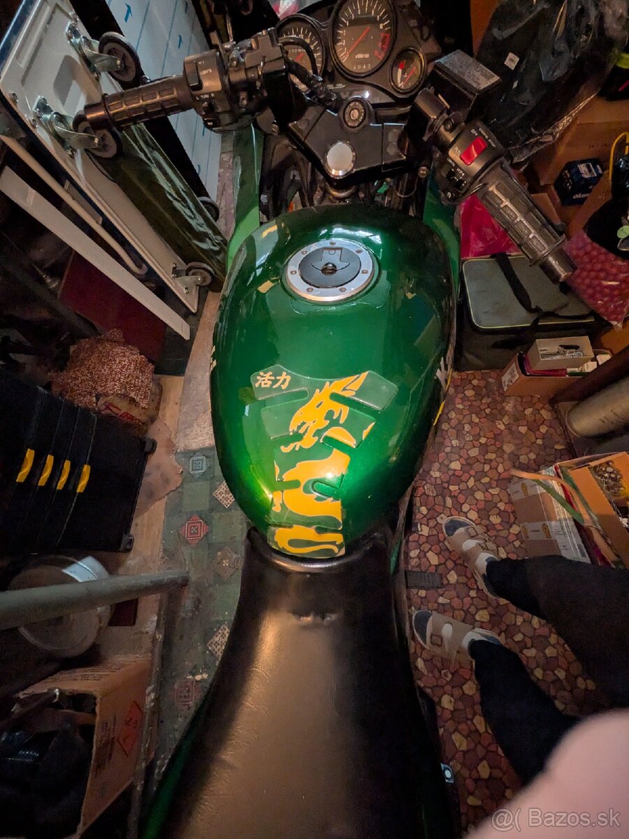 Kawasaki GPZ 500S - 4