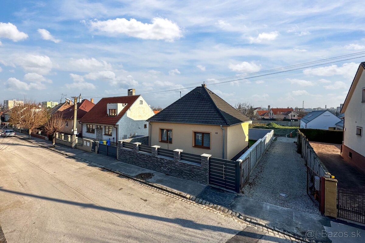 Na PREDAJ Slnečný, stavebný pozemok ,oplotený v obľúbene - 4