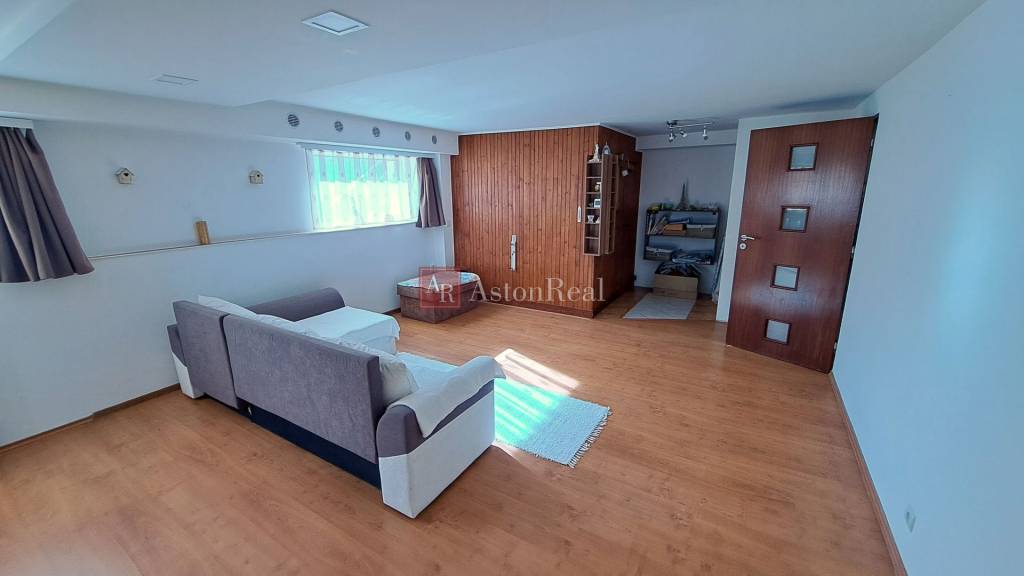 PREDAJ: Rodinný dom 6 izbový, pozemok 717m2, Liptovské Sliač - 4