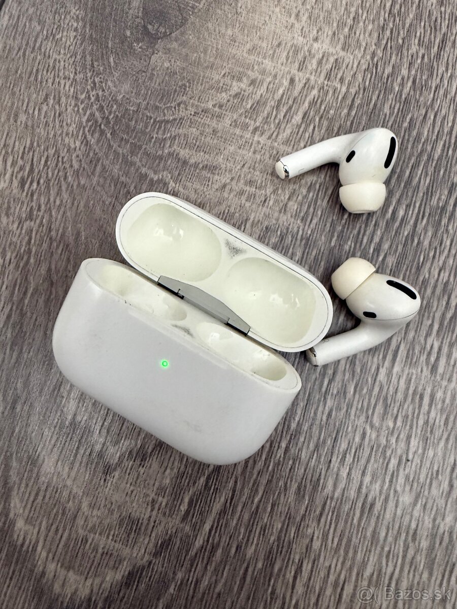 AirPods Pro 1 with MagSafe Charging Case - 4