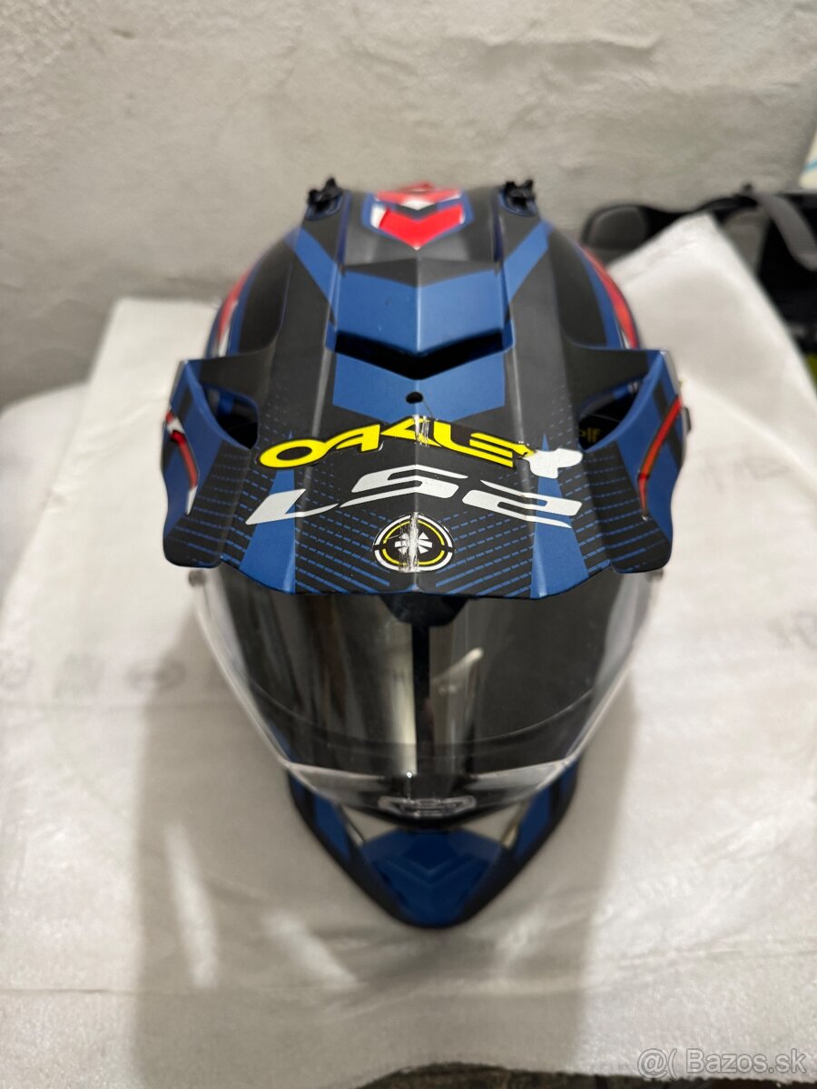 Predam helmu velkost L - 4