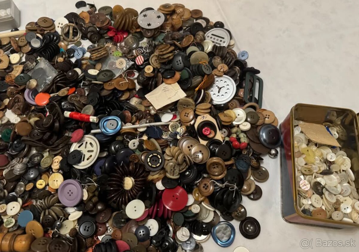 Množstvo gombíkov 5kgcca - 4