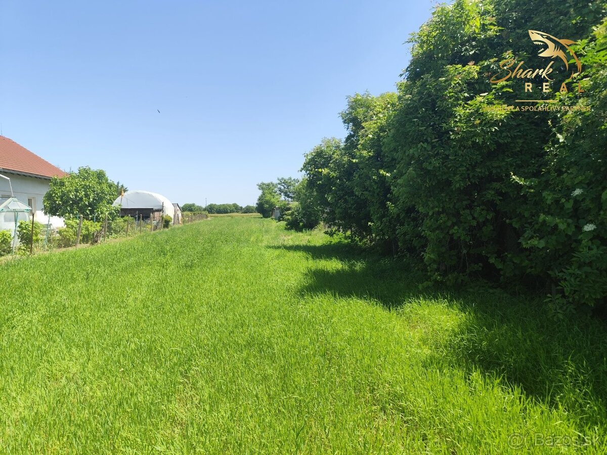 Ponúkam na predaj krásny pozemok vo výbornej lokalite. - 4