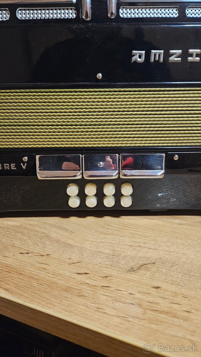 Heligonka Hohner overture V - 4