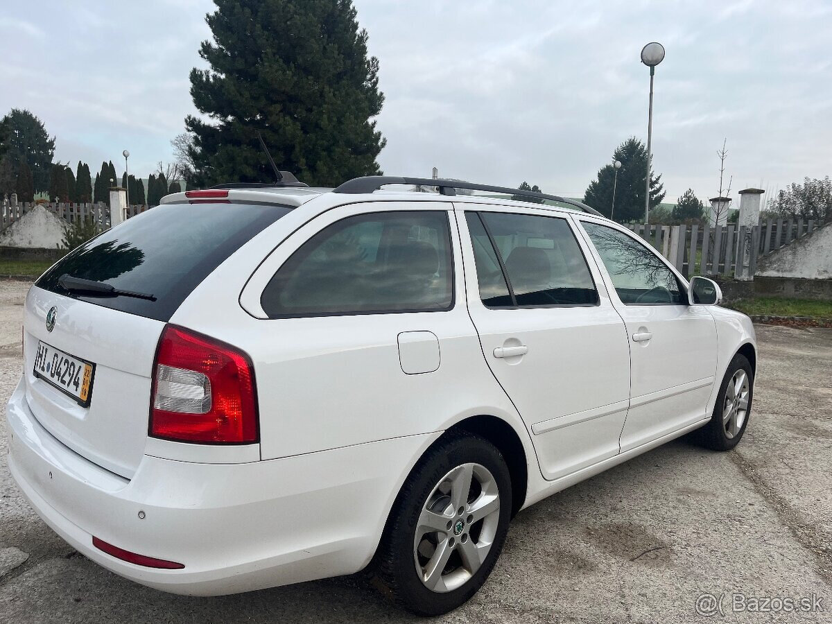 Skoda Octavia 2 2.0 TDI DSG elegance r.v 2012 xenon top stav - 4