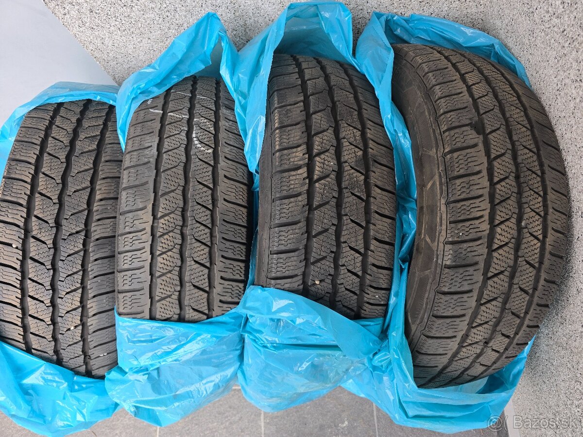 Predám zimné pneumatiky 215 /60/R17 - 4