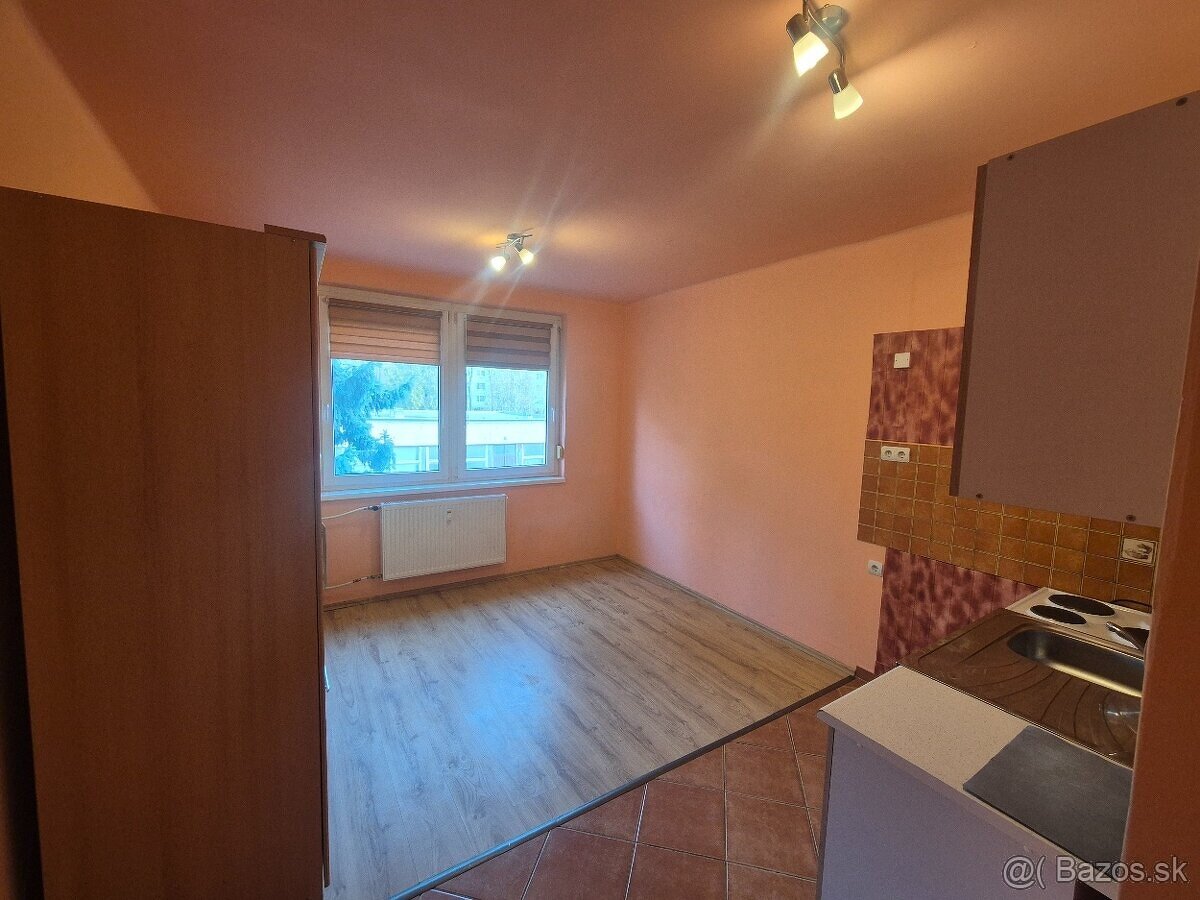 Predám Garzónku (20 m2), Cintorínsky rad, Komárno - 4