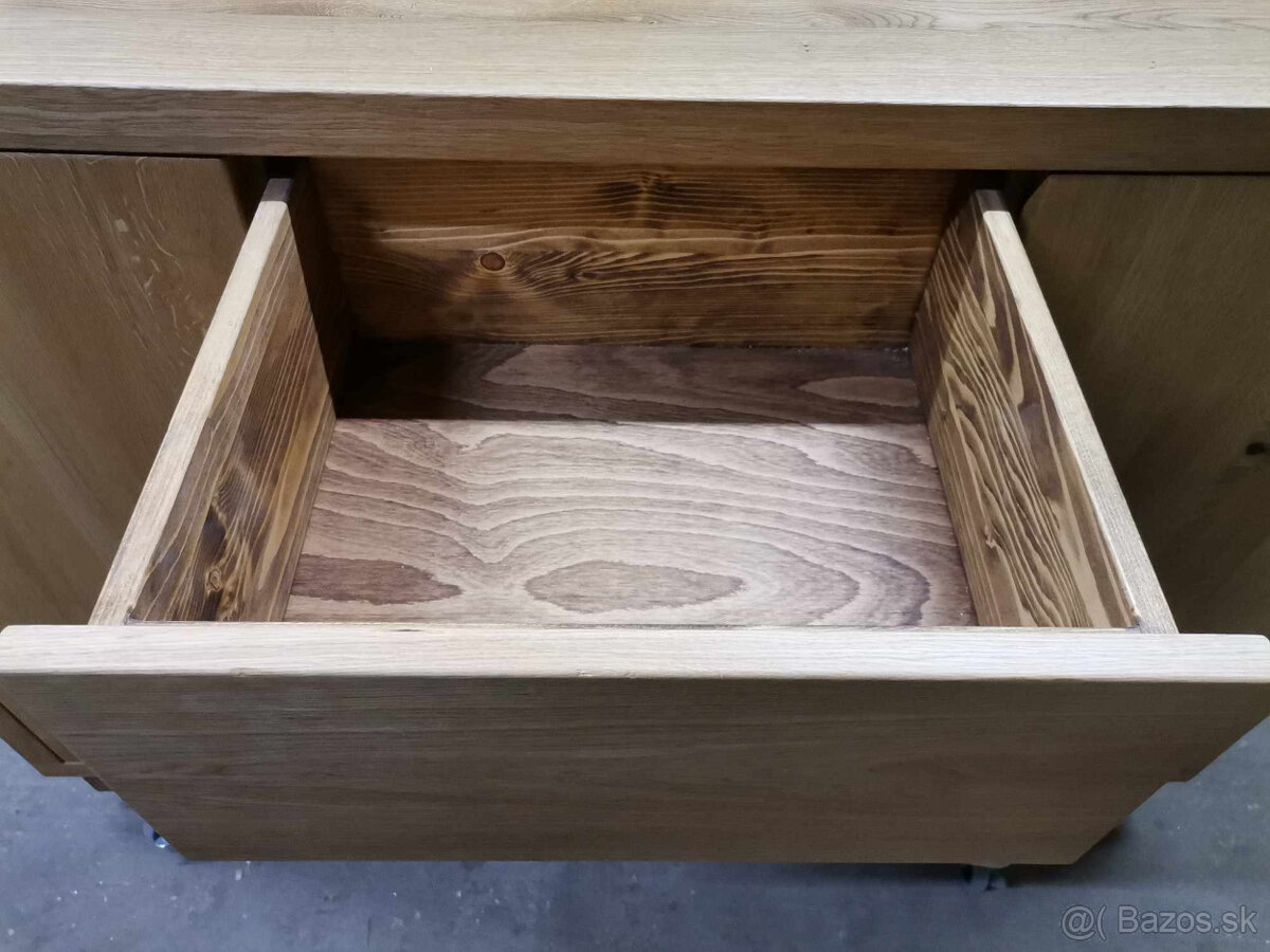 Dubová komoda z masívu - 4