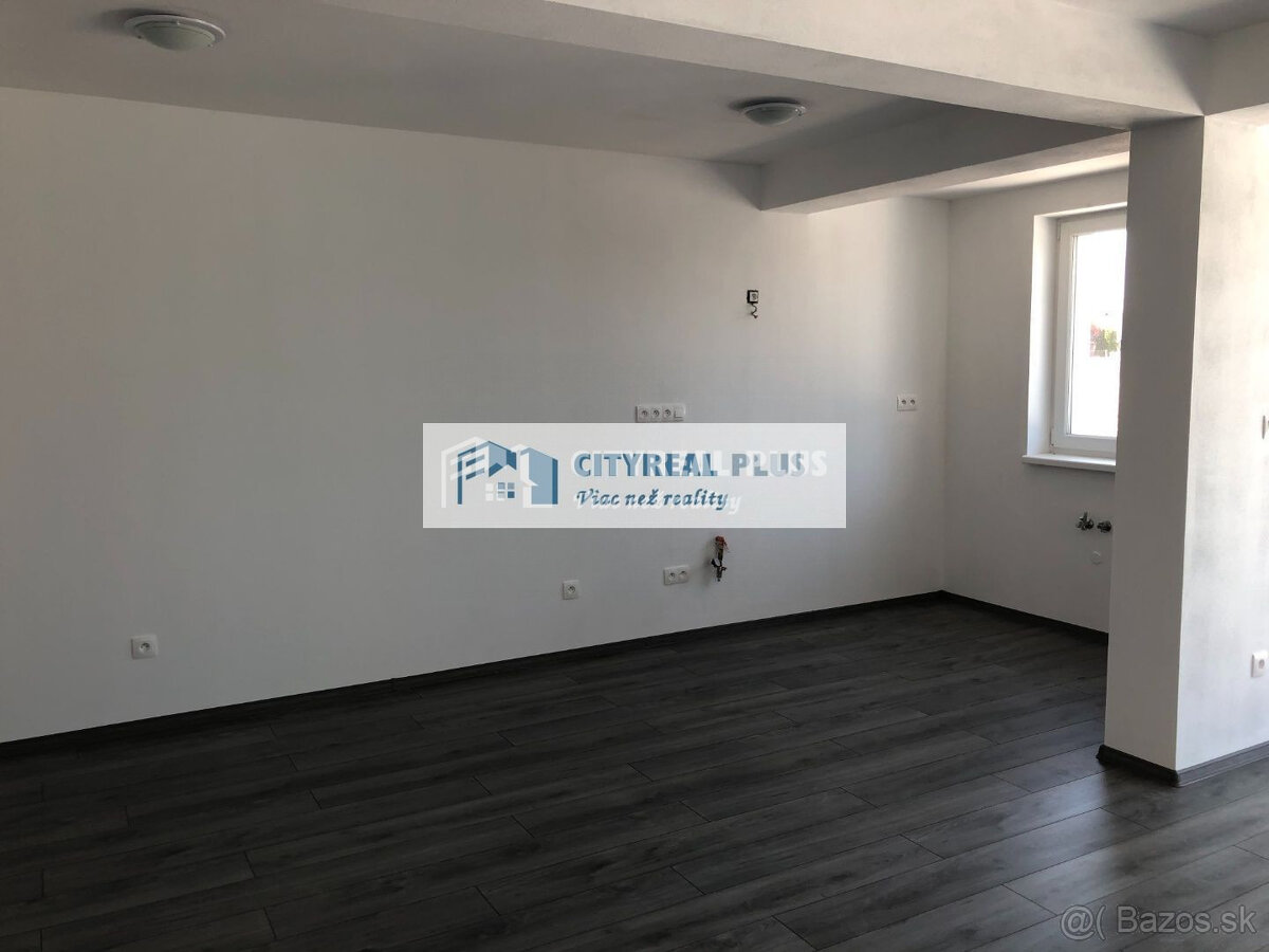 NA PREDAJ 4- IZBOVÁ NOVOSTAVBA S GARÁŽOU V MESTE NOVÉ ZÁMK - 4