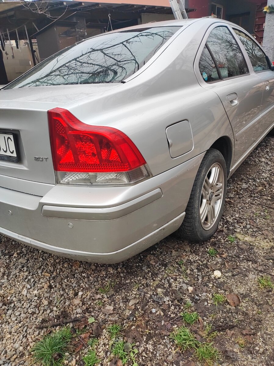 S60 2.0 132kw benzín - 4