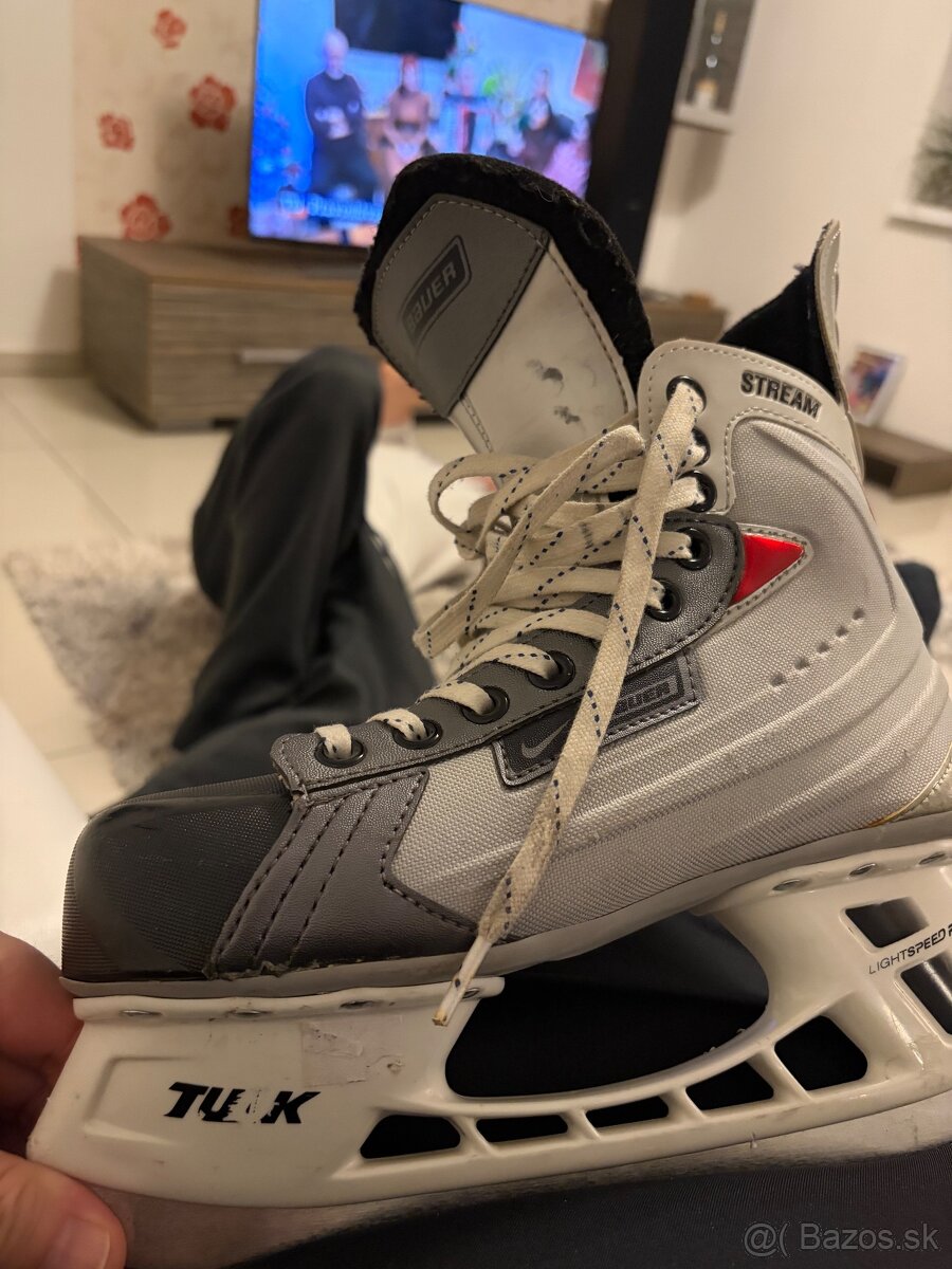 Predám juniorské korčule veľkosť 6 - 4