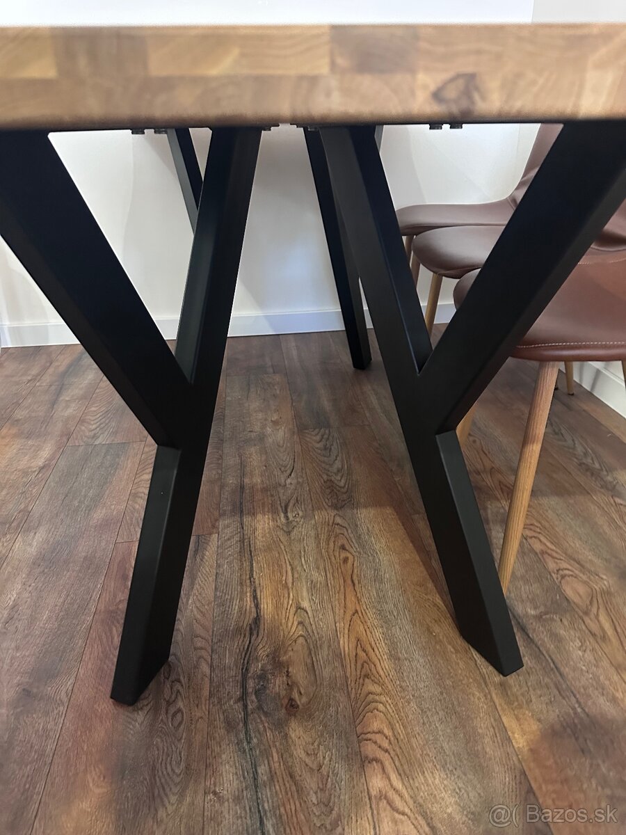 Masívny drevený stôl - 4