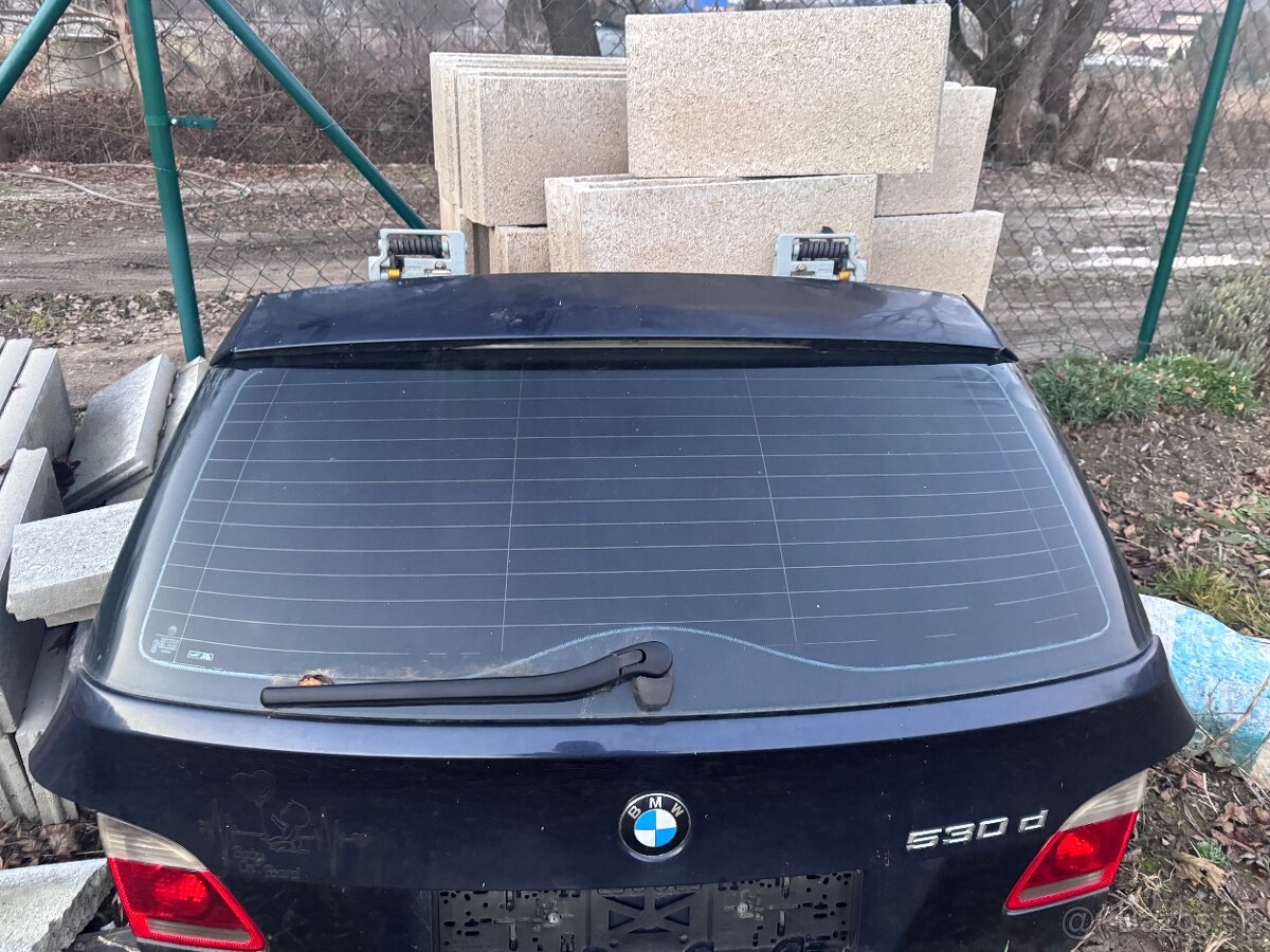 Predám kufrov dvere na e61 - 4