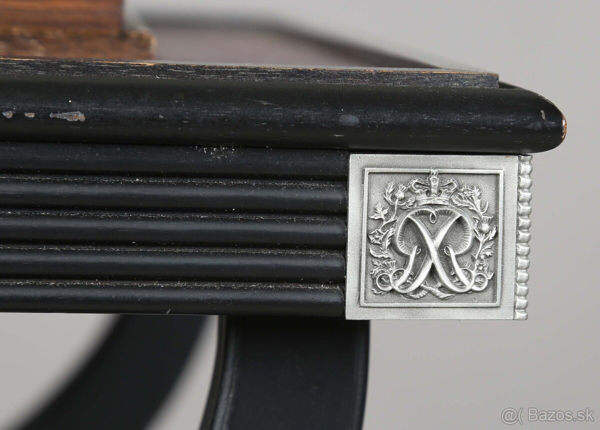 Stolík so šachovnicou - 4