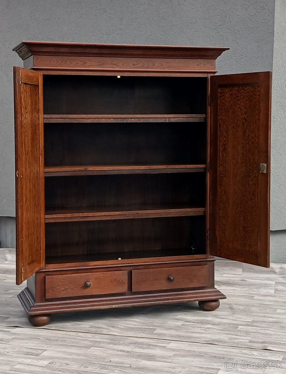 Skriňa dubová s 2 zásuvkami. - 4