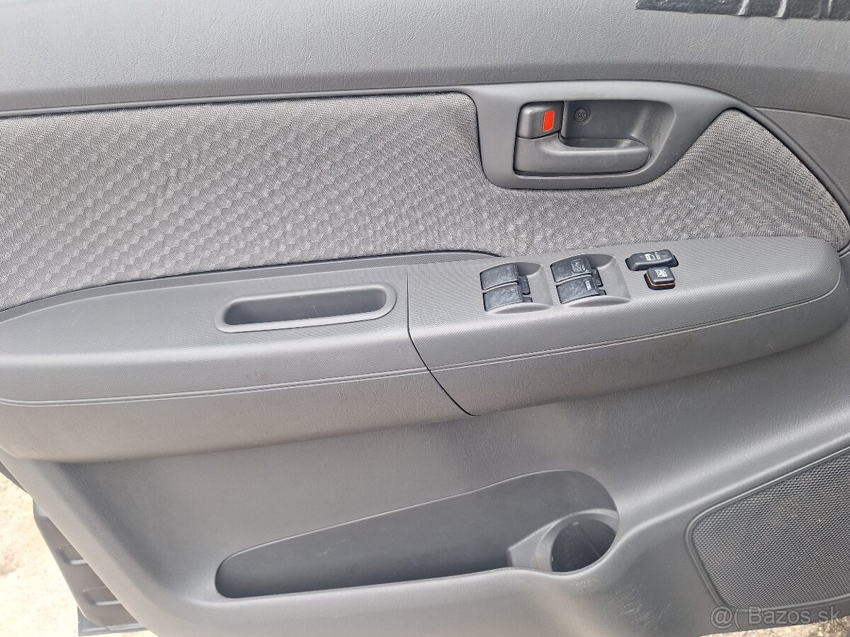 TOYOTA HILUX 2,5 DIESEL 4X4 UZÁVIERKU MA