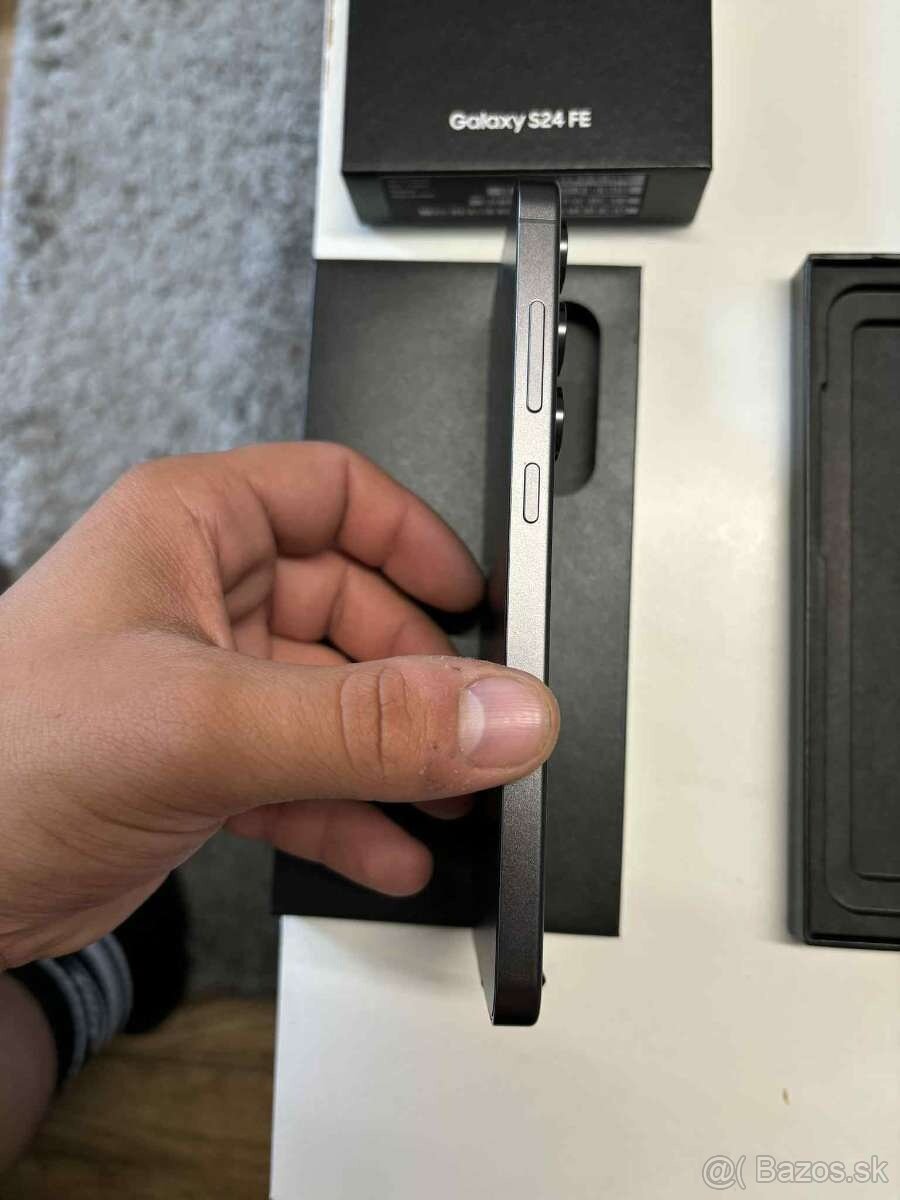 Samsung S24 FE - 4