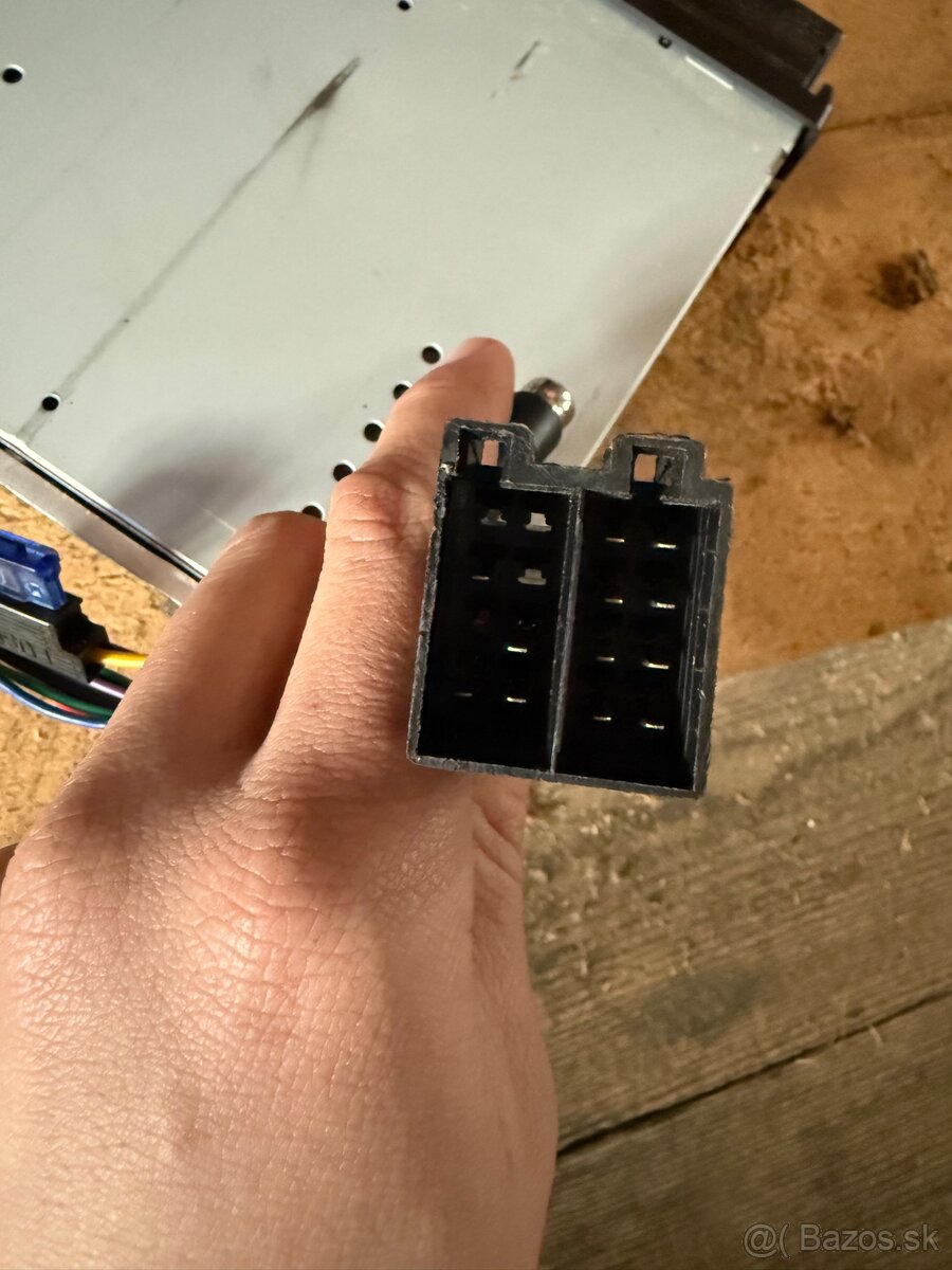 Autorádio s výsuvným displejom Sencor - 4