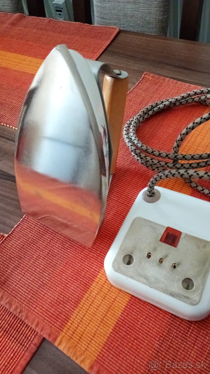 Starožitná žehlička - 4