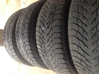 Predám zimné r18 235/55 8/2mm - 4