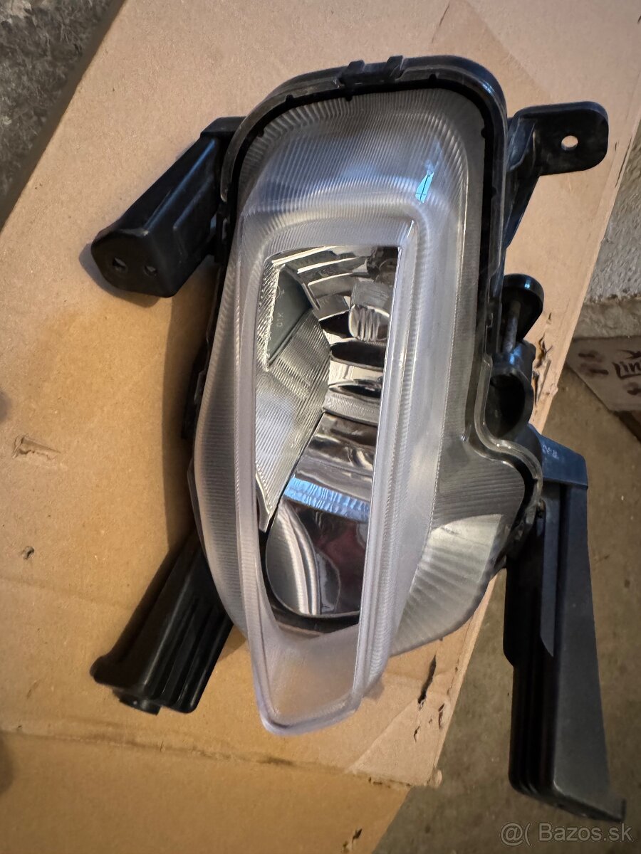 Predám Ľ. Hmlovku na kiu ceed 3 gen nepoškodené - 4