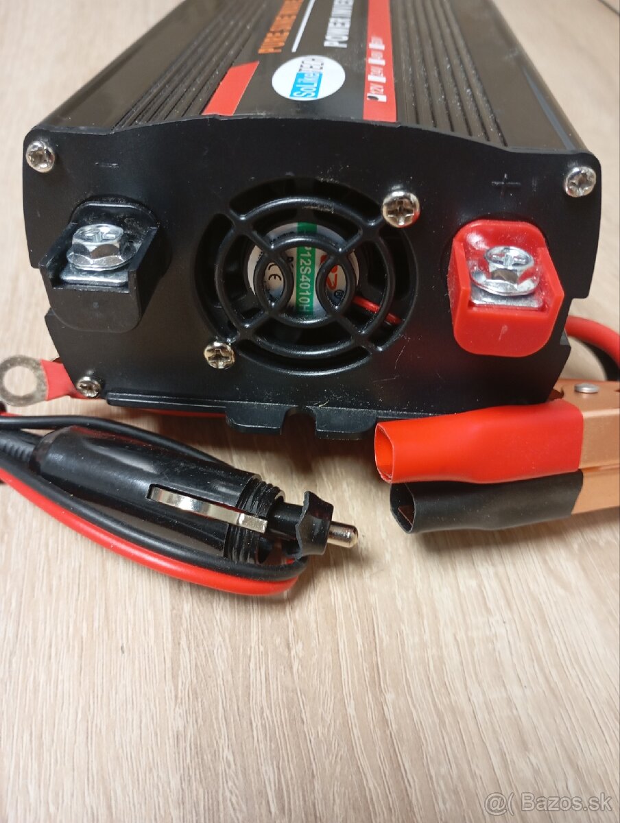 Menič napätia 12V/230V - 4