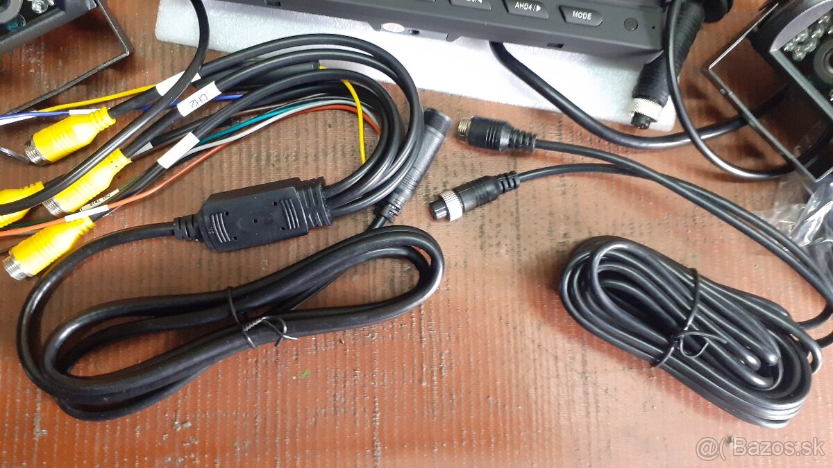 CUVACIA-PARKOVACIA KAMERA+MONITOR 9"@ 7" - 4