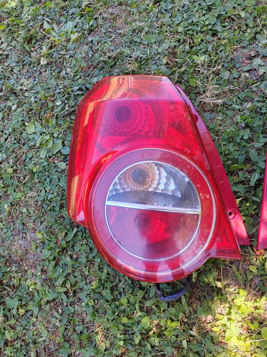 Chevrolet Aveo hatchback zadné svetlá - 4