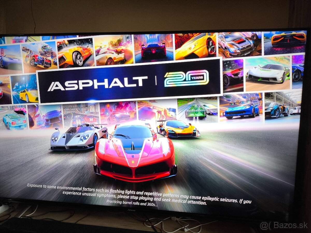 Sony PlayStation 4 slim + 2 ovládače - 4