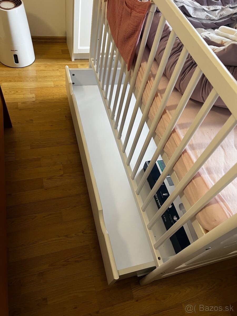 Postielka s hniezdom a kolotočom - 4