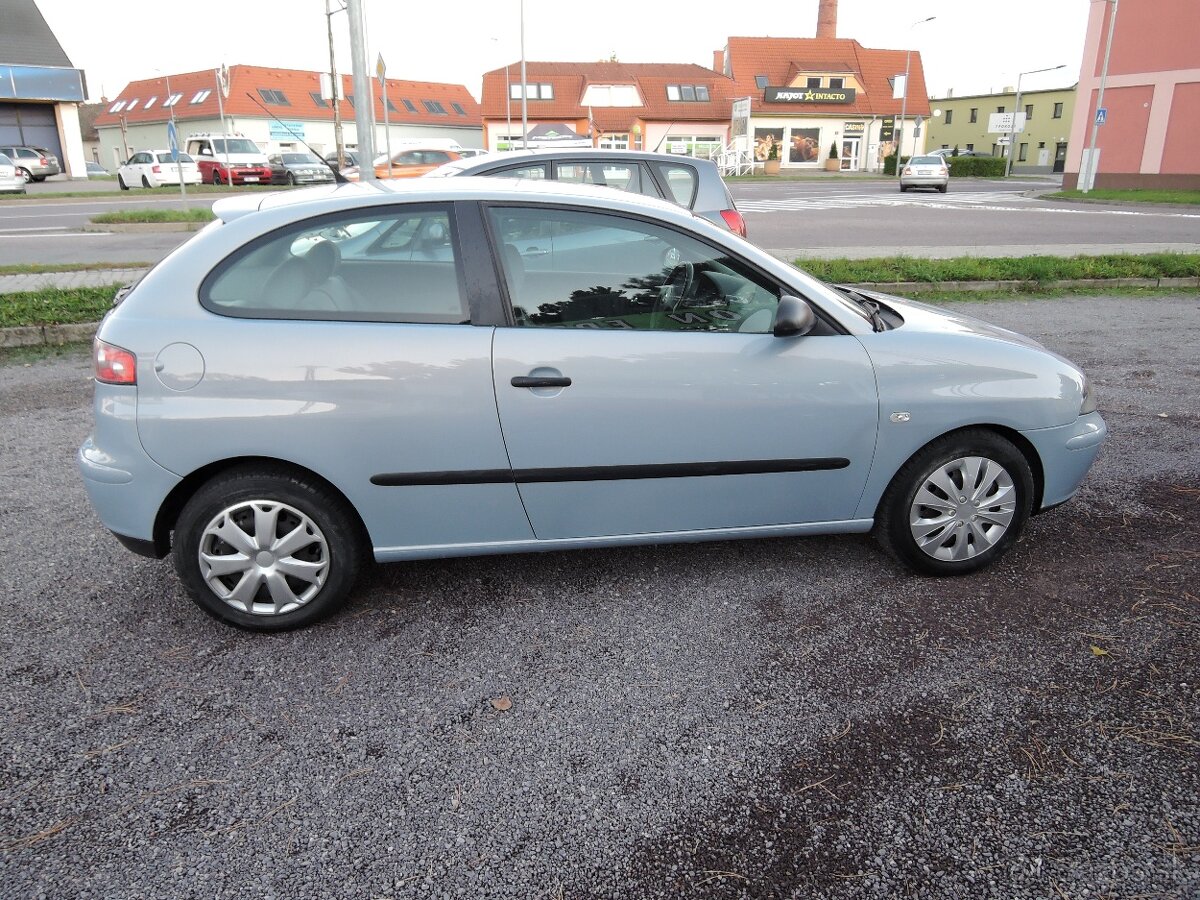 Seat Ibiza, 1,4i 16V Aut. Servis 107tkm 2003 - 4