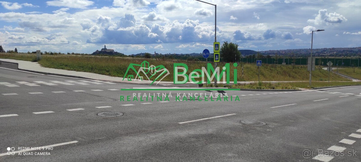 Pozemok pre stavbu RD, 698m2, Nitra, Zobor-Lupka, Landrover - 4